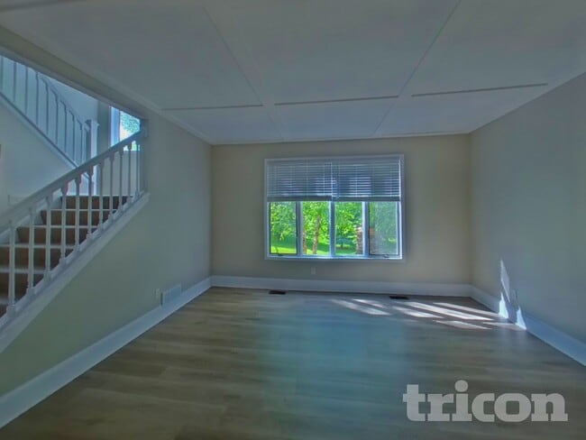 Building Photo - 606 Lincoln Dr NE