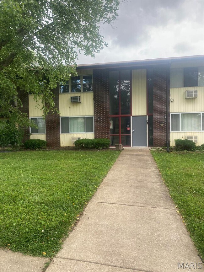 Building Photo - 7598 Hazelcrest Dr