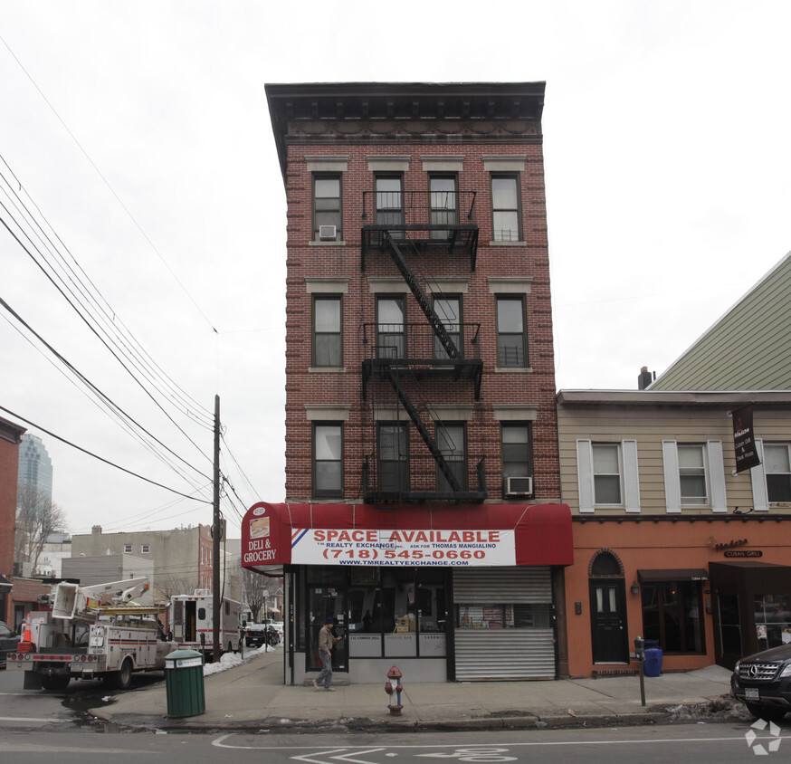 Building Photo - 47-27 Vernon Blvd