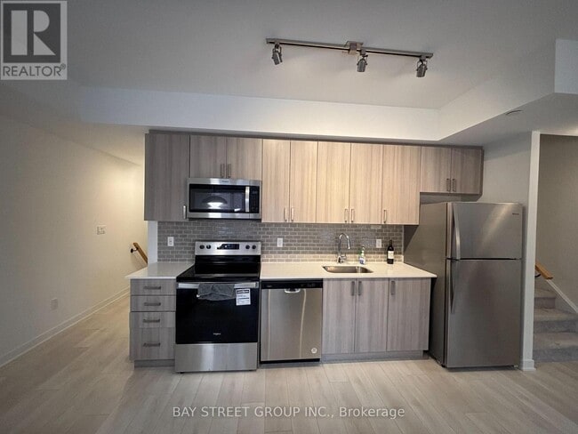 Building Photo - 4017 Hickory Dr