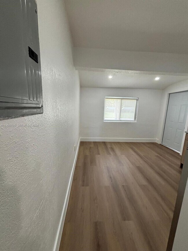 Foto del edificio - 5601 NW 31st Ave