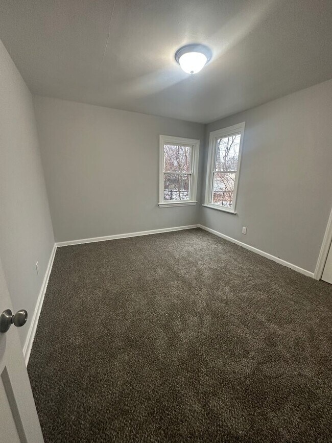 Building Photo - 3bd Single Lee/Harvard Section 8
