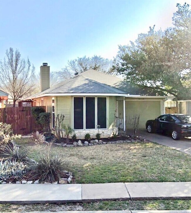 Building Photo - 16708 Village Oak Loop