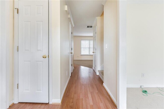Building Photo - 2232 Woodbriar Dr