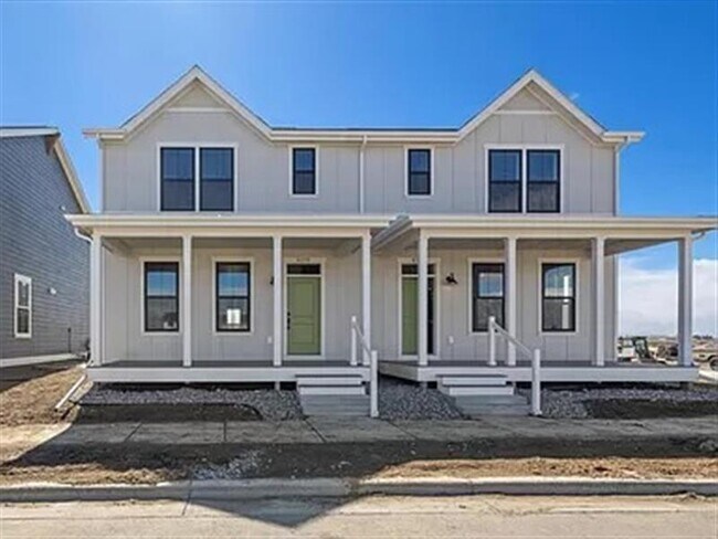 Building Photo - Exquisite Home