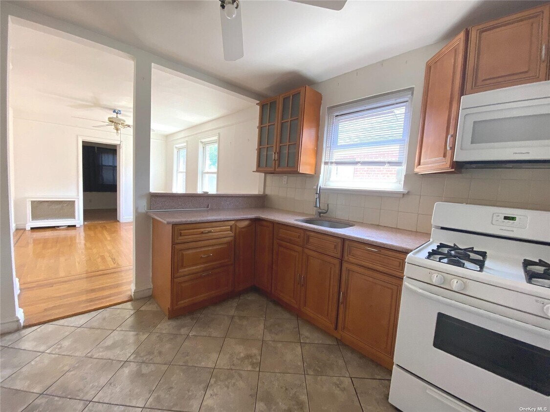 Primary Photo - 1704 Radcliff Ave