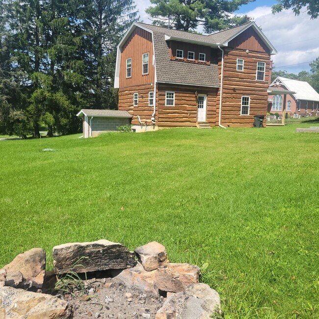 Building Photo - Rustic hidden Gem this 3 Bedroom, 1.5 Bath...