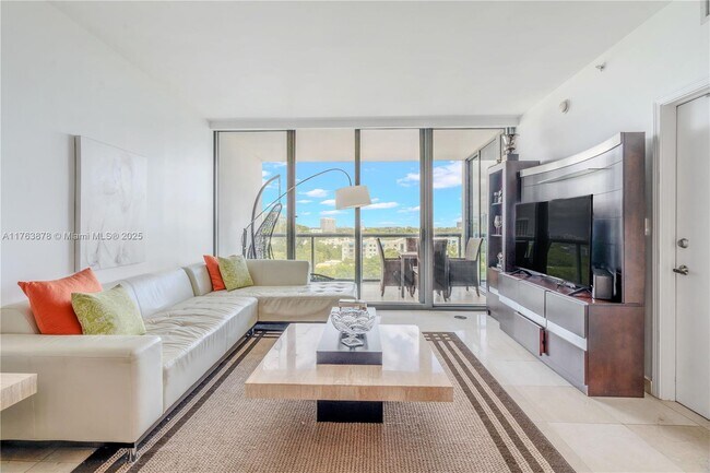 Foto del edificio - 601 NE 36th St