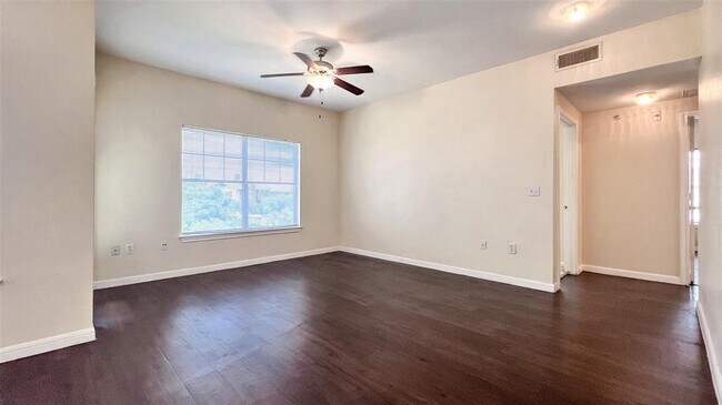 Building Photo - 2320 Gracy Farms Ln