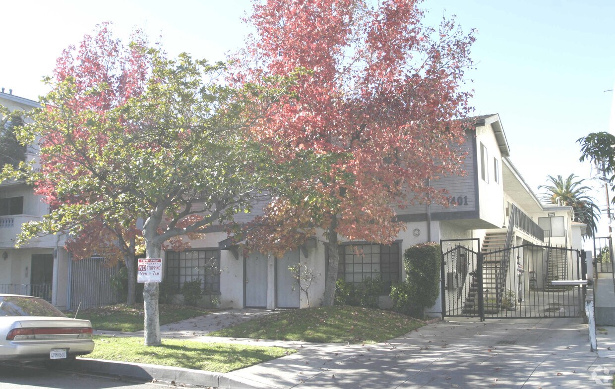 Primary Photo - 9401 Isis Ave