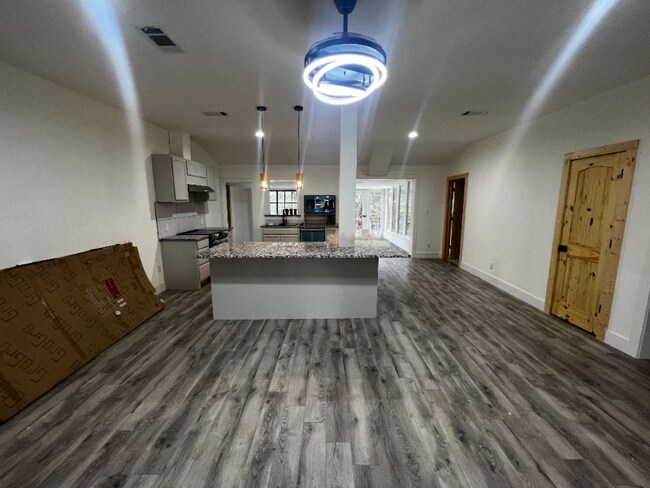 Foto del edificio - 208 Cliffdale Ave