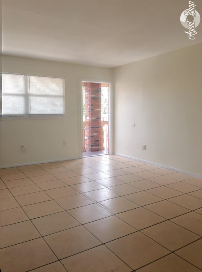 Building Photo - 2525 Royal Palm Ave