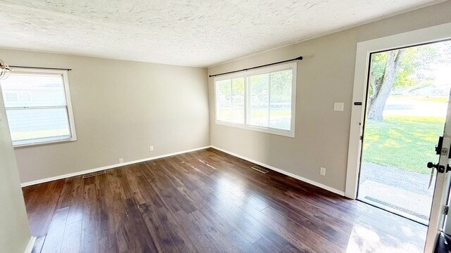 Foto del edificio - NORTH EAST SIDE 3 BEDROOM HOME AVAILABLE NOW!