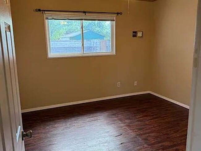 Building Photo - Clean, spacious, and comforting 3 bedroom ...