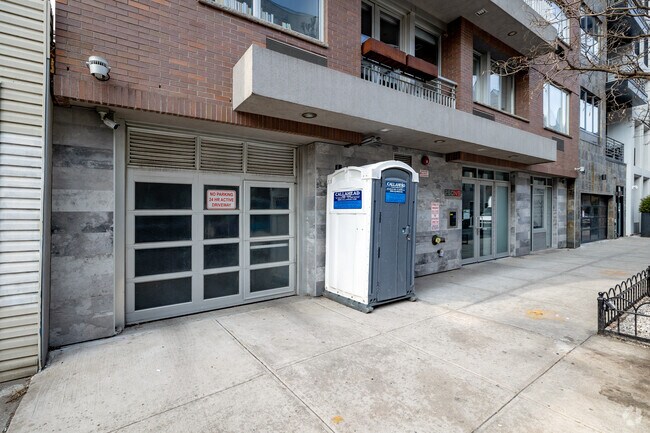 Building Photo - 260 N 9th St