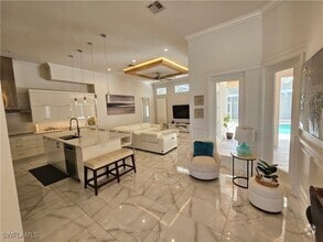 Building Photo - 8122 Wilshire Lakes Blvd