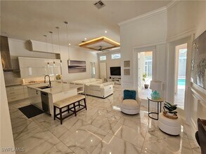 Building Photo - 8122 Wilshire Lakes Blvd