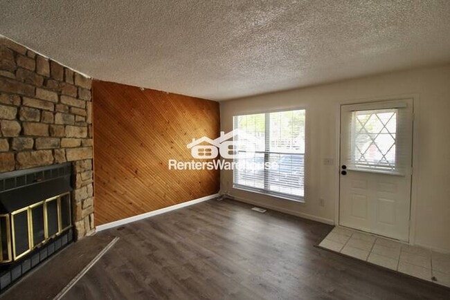 Foto del edificio - Don't miss this - 2BD/2.5BA End-unit Townhome in Indian Creek