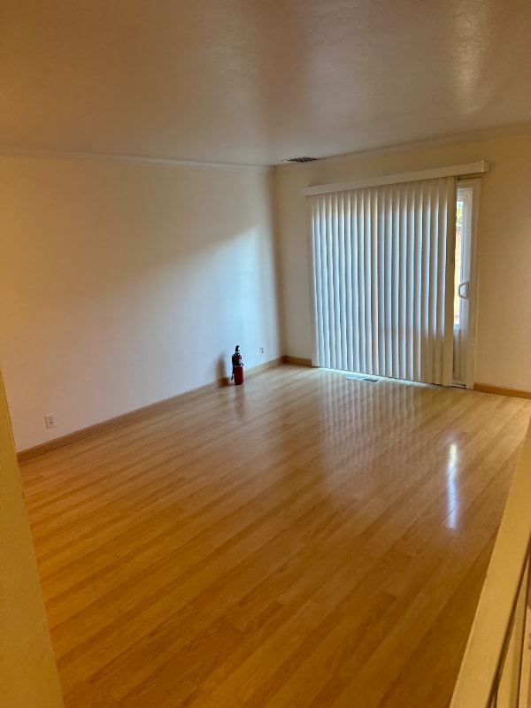 Foto del edificio - 447 Oak Ave