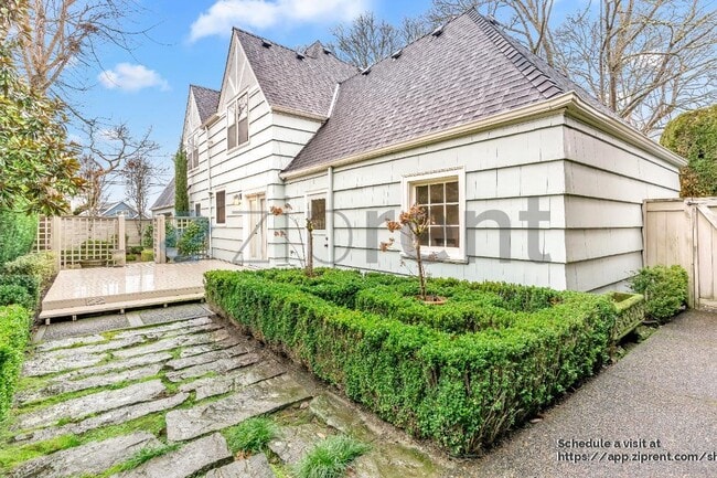 Building Photo - 3010 SE Lambert St