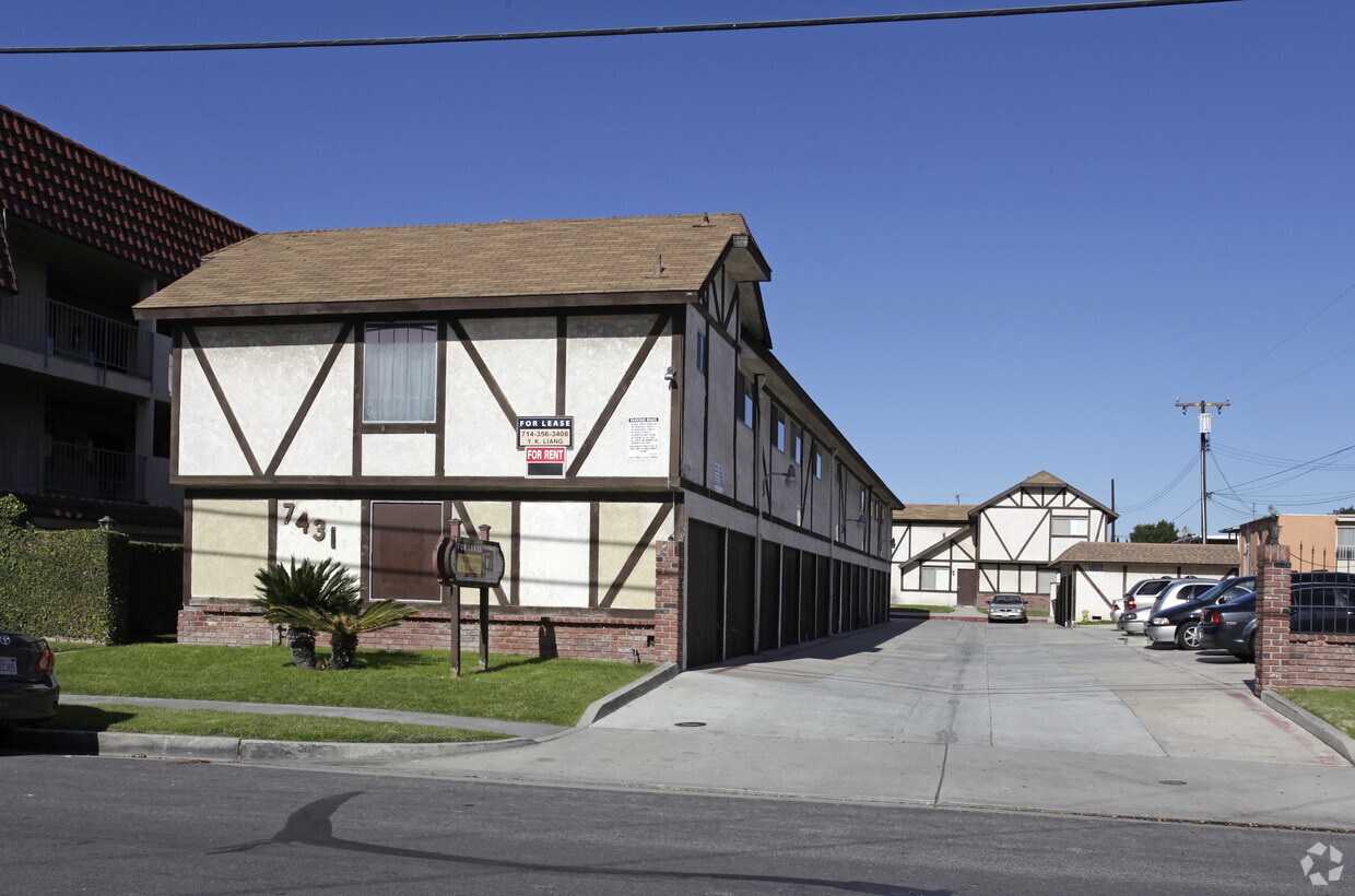 Primary Photo - Chelsea Apartments