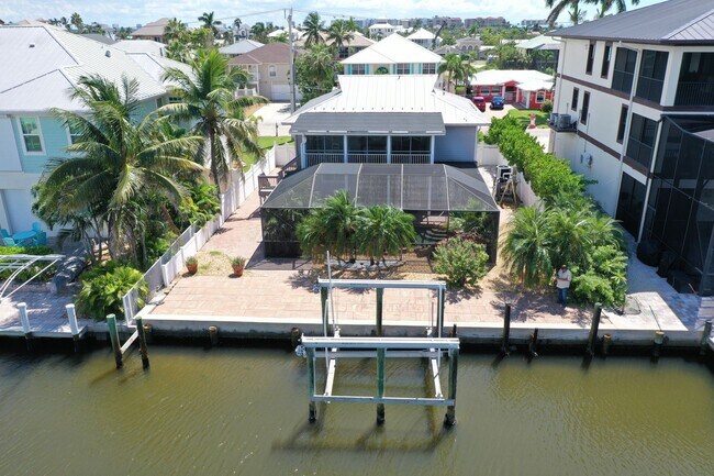 Foto del edificio - FT Myers Beach Amazing pool home
