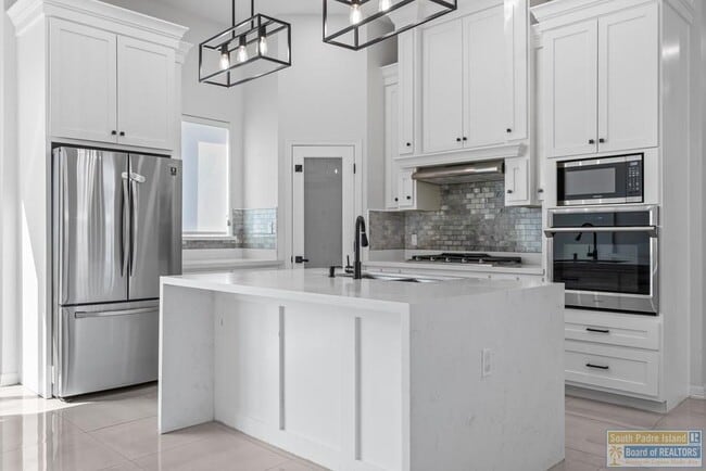 Building Photo - 7401 Hana Dr