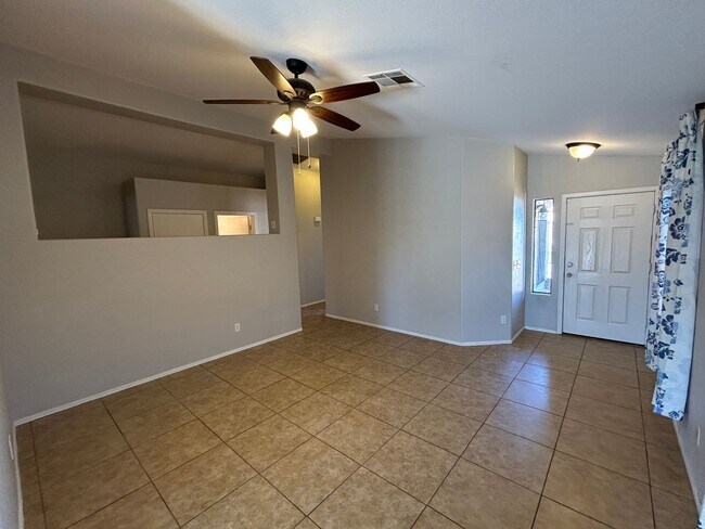 Foto del edificio - 15011 W Redfield Rd