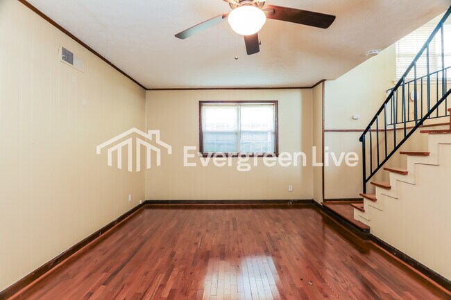 Foto del edificio - 4012 St John Ln NW