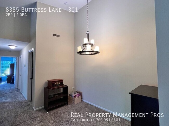 Foto del edificio - 8385 Buttress Ln