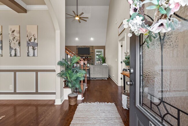 Building Photo - Pet Friendly Four Bedroom with Bonus!