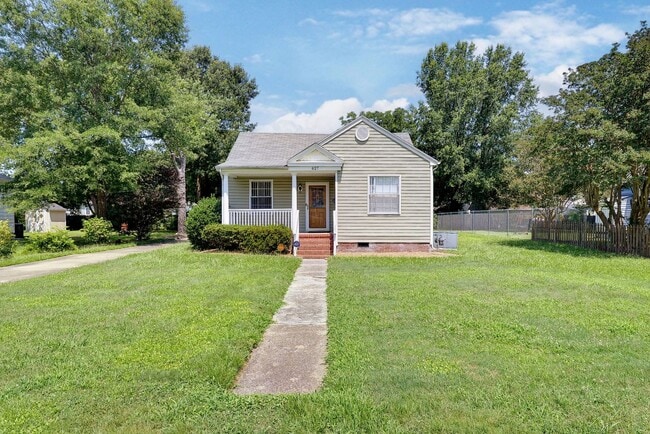 Building Photo - OPEN HOUSE SAT 8/3/24 12 PM - 1 PM  &  SUN...