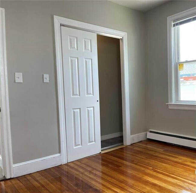 Foto del edificio - 30 Fallon Ave