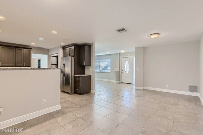 Building Photo - 4 br, 2 bath House - 14994 Cromwell Drive ...