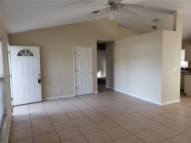 Building Photo - 49 Pine Run
