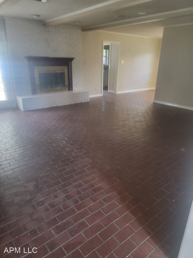 Building Photo - 4 br, 2.5 bath House - 42 West Elmwood