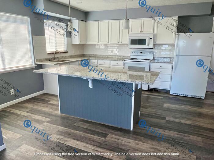 Foto principal - 1717 East Fort Union Blvd