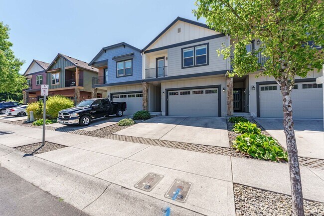 Foto del edificio - ASK ABOUT OUR AUGUST MOVE IN SPECIAL: Spac...