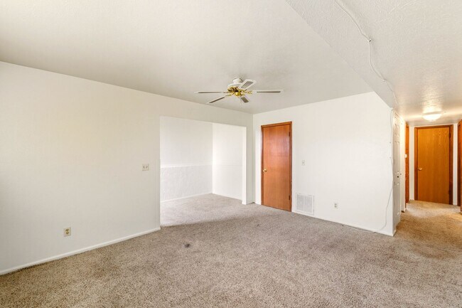 Foto del edificio - Available Immediately! 2 Bed 1 Bath in Denver