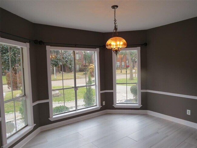 Foto del edificio - 6326 Sutter Park Ln