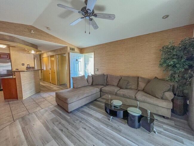 Foto del edificio - Stunning 2-Bedroom Condo in Gated Communit...