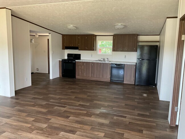 Building Photo - Cute Doublewide Home For Rent In West Lincoln County