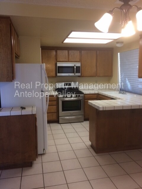 Building Photo - 4630 Table Mountain Rd