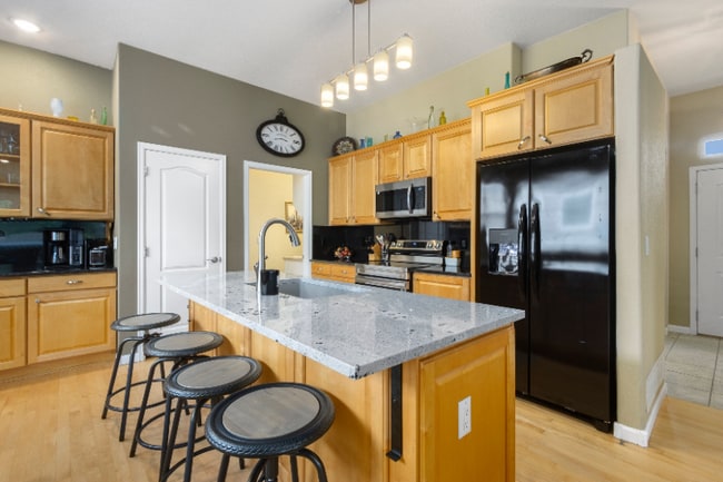 Building Photo - 4918 Valley Oak Dr