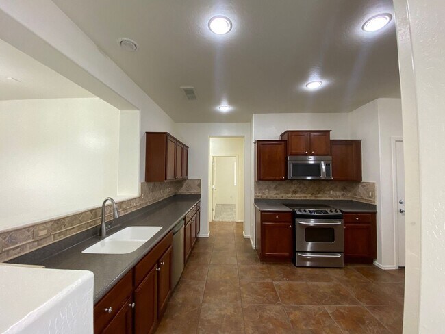 Foto del edificio - Available Now For Move In! Beautiful 4Bed/...