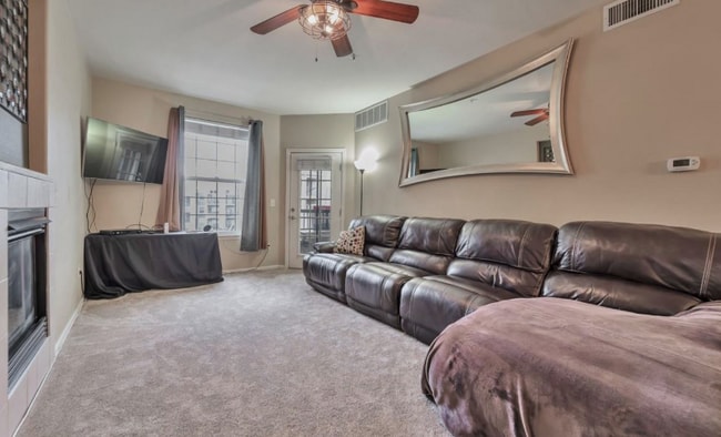 Building Photo - 2875 Blue Sky Cir