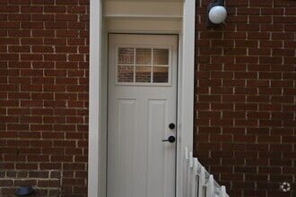 Building Photo - 2414 Glenwood Dr NE