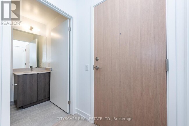 Photo du bâtiment - 395 Square One Dr