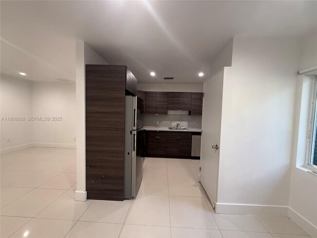 Foto del edificio - 540 NE 67th St