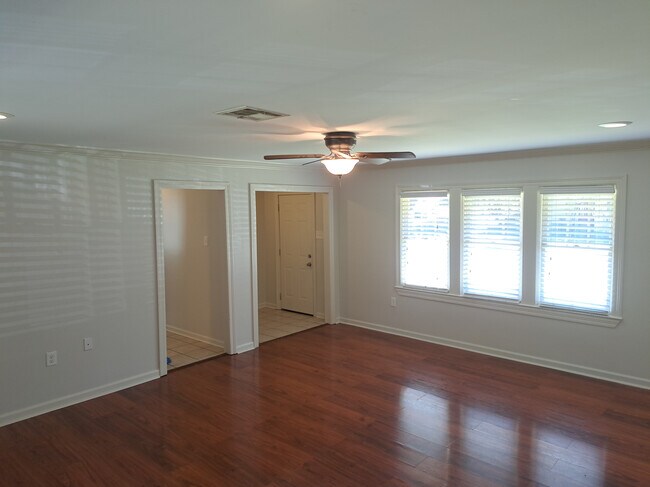 Foto del edificio - 902 Oaklawn Ave